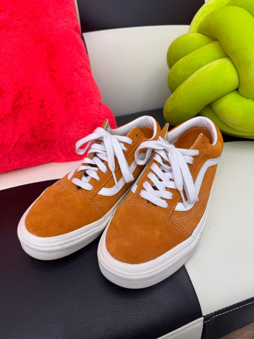 Vans pig suede Old Skool in Desert Sun Men’s 8.5 Women’s 10